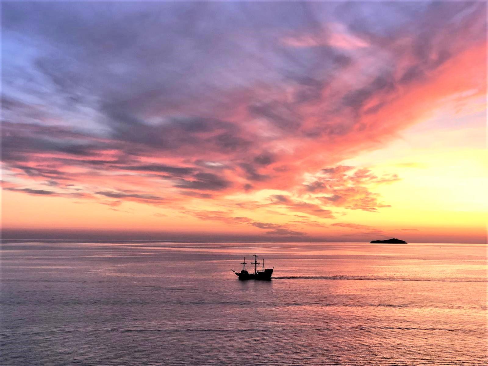 Royal Palm Hotel Dubrovnik Exterior foto Sunset at the Gulf of Batabano