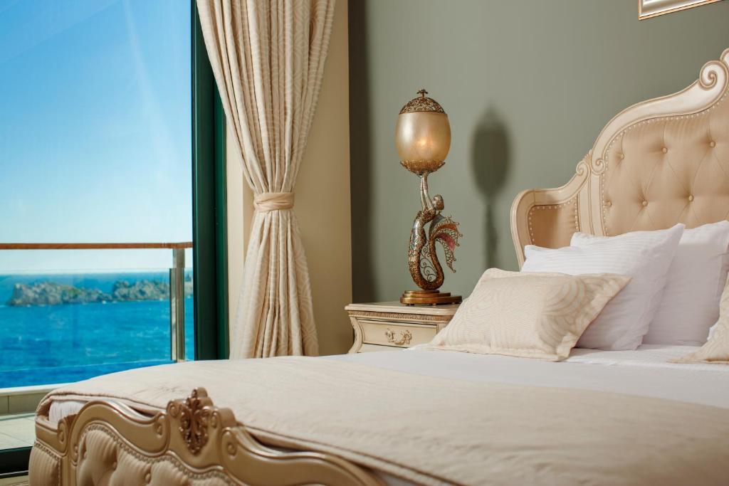 Royal Palm Hotel Dubrovnik Exterior foto A bedroom at the hotel